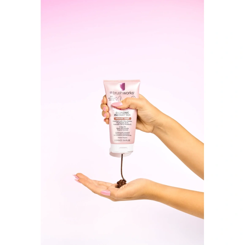 27562-52-56-451-bronzing-instant-tan-medium-dark-150ml-oop-2.jpg.webp
