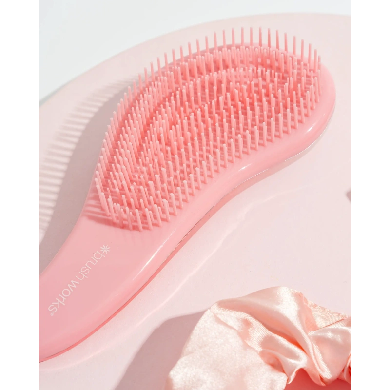 27568-25-12-133-brushworks-detangling-brush-and-scrunchie-set-oop-2.jpg.webp