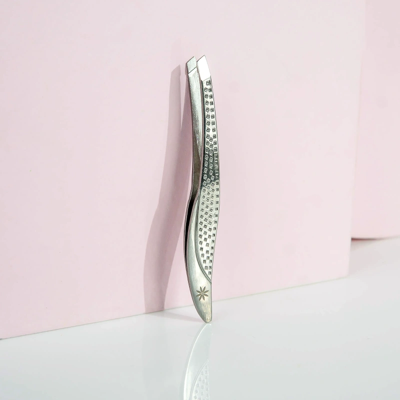 27809-52-56-252-brushworks-traditional-tweezer-oop-1-.jpg.webp