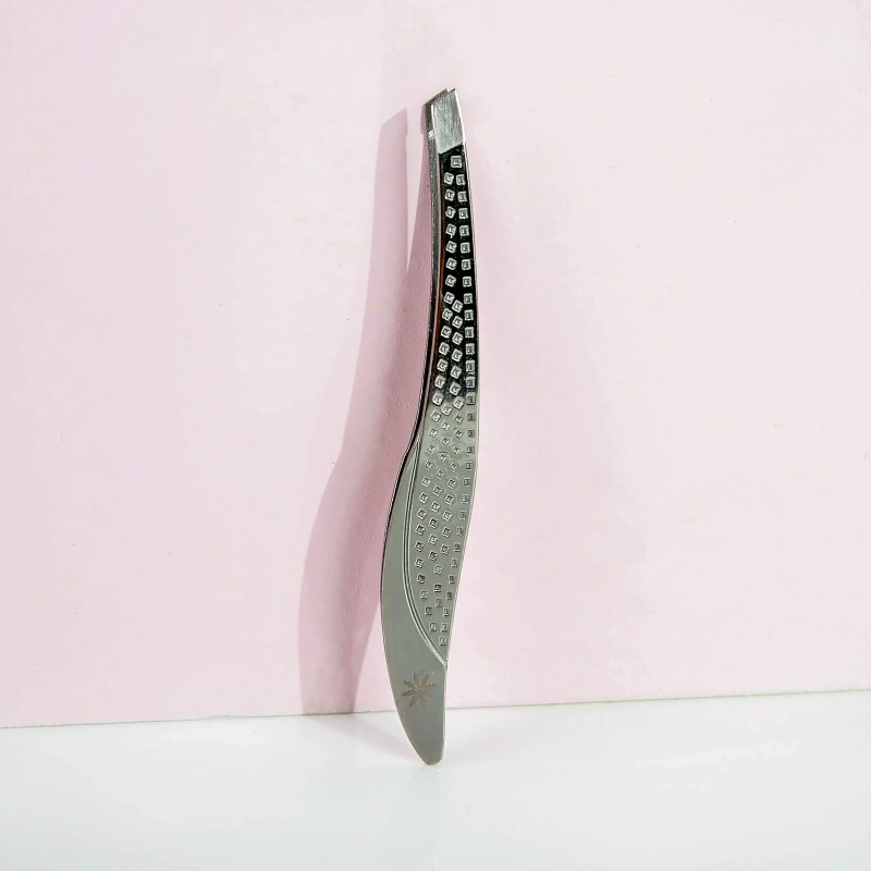 27809-52-56-252-brushworks-traditional-tweezer-oop-2-.jpg.webp