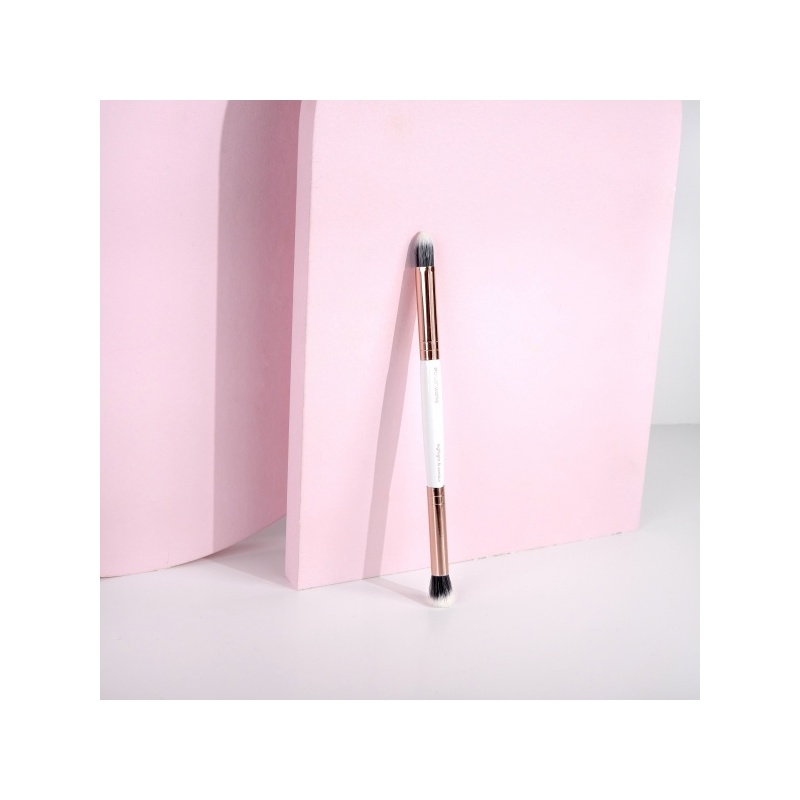 25516-52_56_101_brushworks_white___gold_highlight_and_contour_brush_oop__1_.jpg
