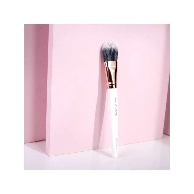 25517-52_56_099_brushworks_white___gold_foundation_brush_oop__1_.jpg
