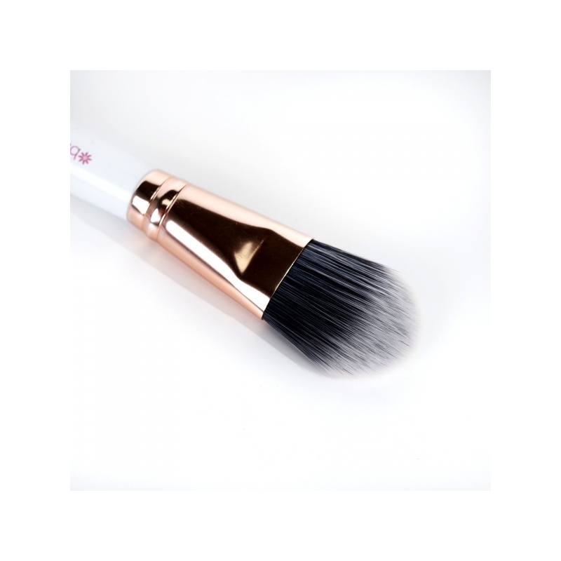 25517-52_56_099_brushworks_white___gold_foundation_brush_oop__3_.jpg