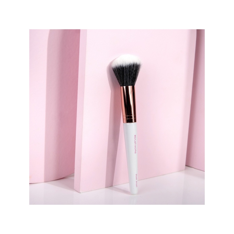 25519-52_56_097_brushworks_white___gold_blush_brush_oop__1_.jpg