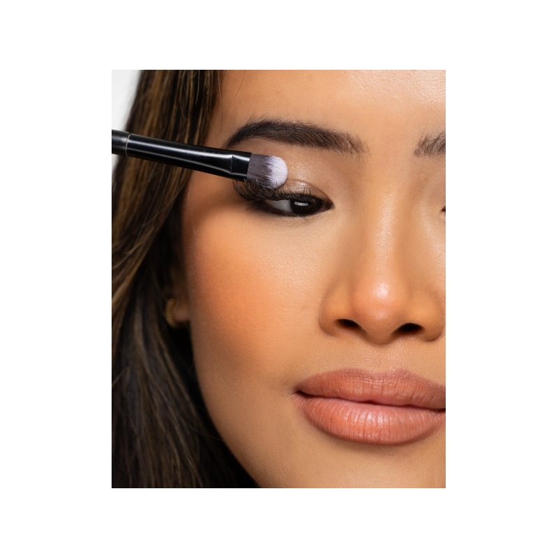 25533-52_56_484_brushworks_no_18_flat_eye_brush_ms.jpg