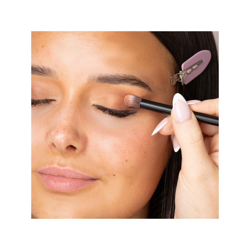 25535-52_56_483_brushworks_no_16_tapered_blending_eye_brush_ms.jpg