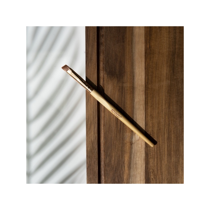 25686-80_40_010_so_eco_angled_eyeliner_brush_oop__1_.jpg