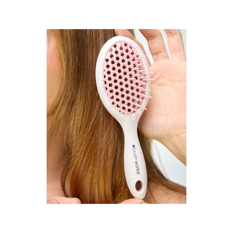26084-52_56_539_brushworks_travel_blow_dry_brush_ms_2_.jpg