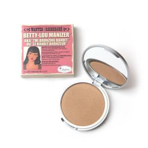 theBalm Aurinkopuuteri Betty Lou Manizer 