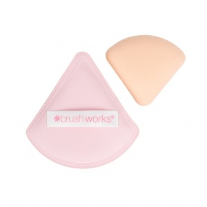 Brushworks Пуховка для пудры Triangular Pillow Puff 2шт